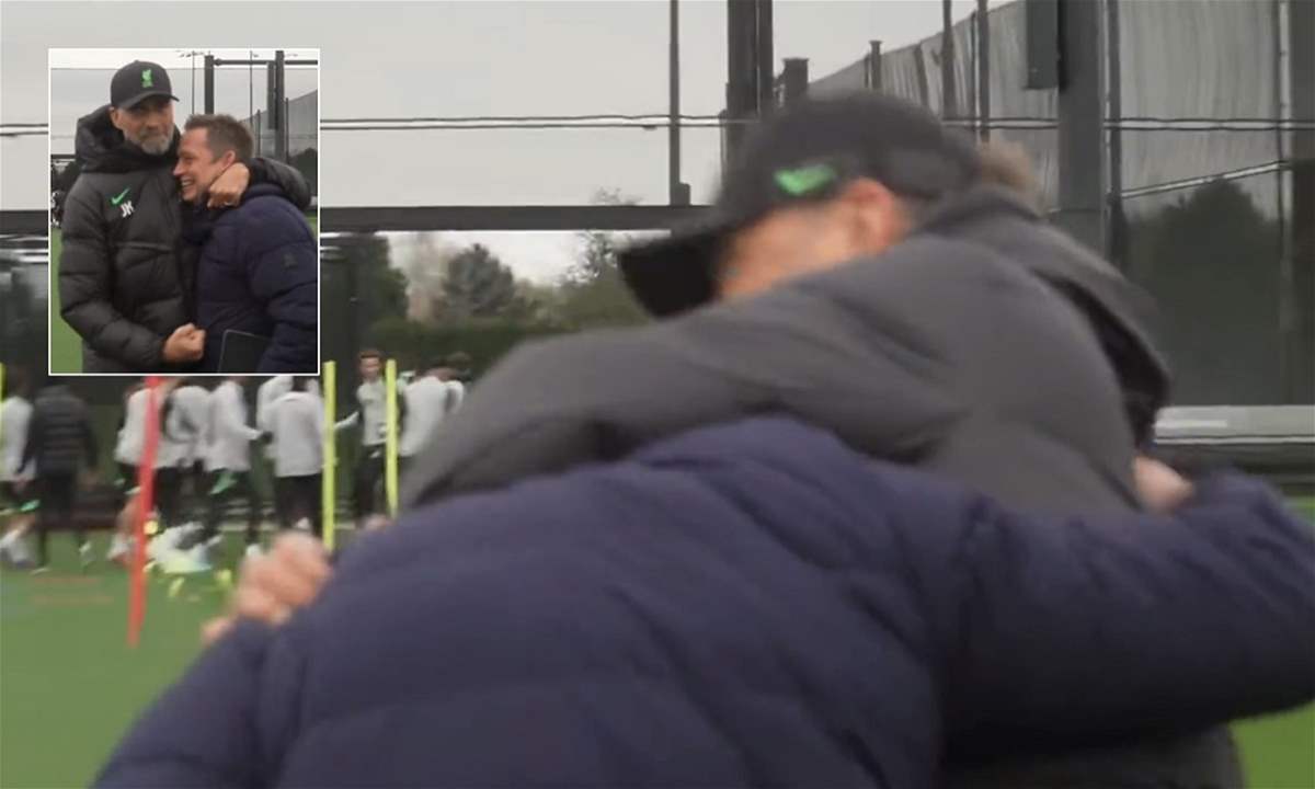 فيديو - يورجن كلوب يُمازح المراسل ويسخر من رابطة الدوري 