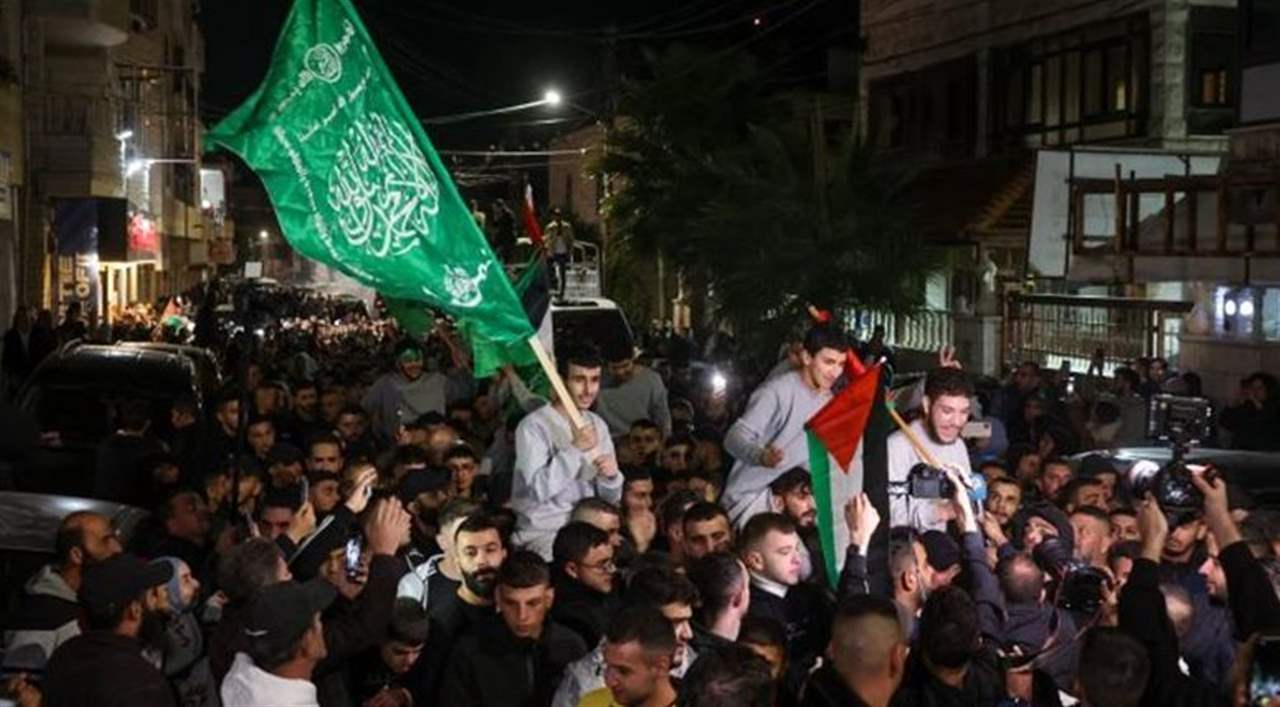 بإحتفالات جماهيرية.. إستقبال 6 من أقدم الأسيرات الفلسطينيات و33 طفلاً
