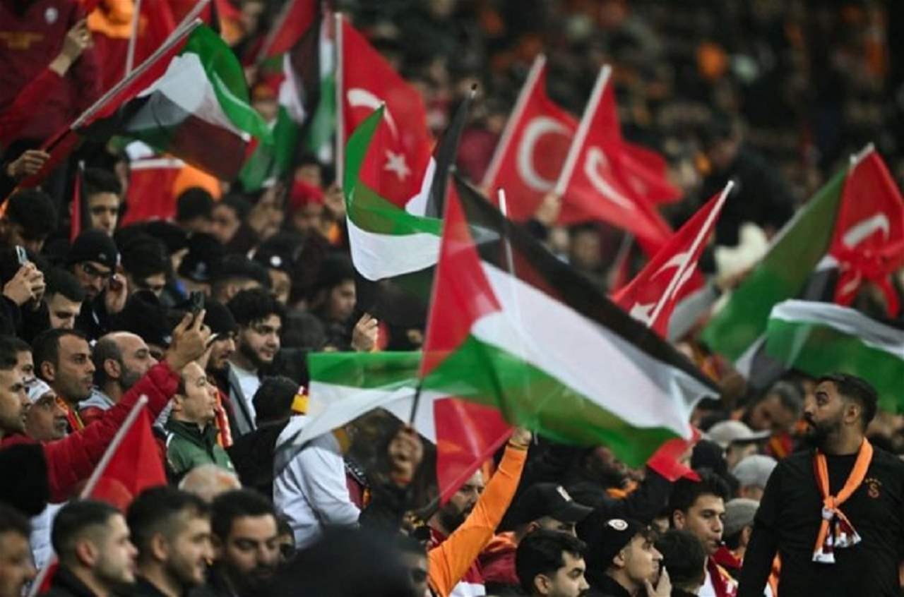 فيديو - الجماهير التركية تهتف لفلسطين في دوري الأبطال
