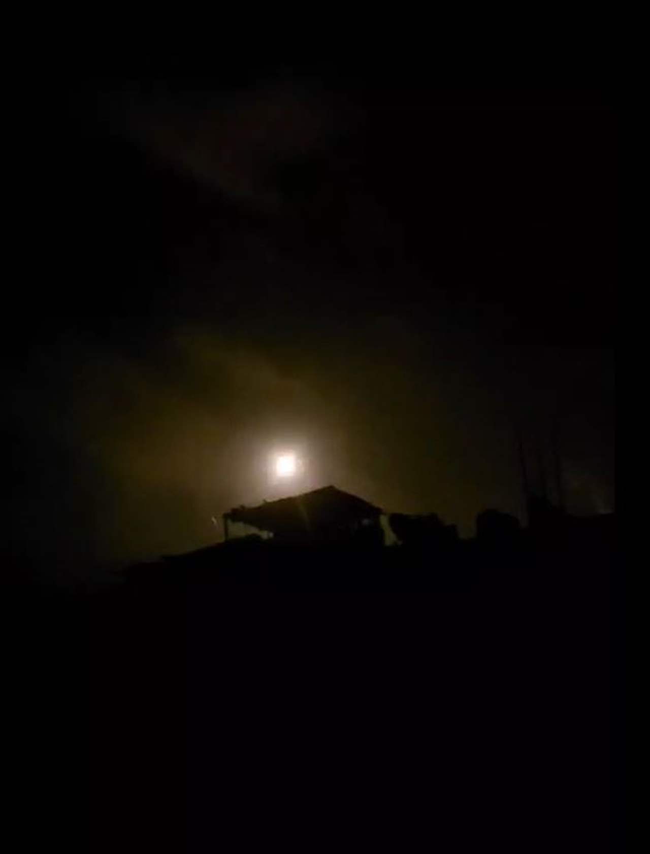 لقطات متداولة من القصف الجوي الإسرائيلي العنيف الذي تعرضت له مدينة خان يونس 