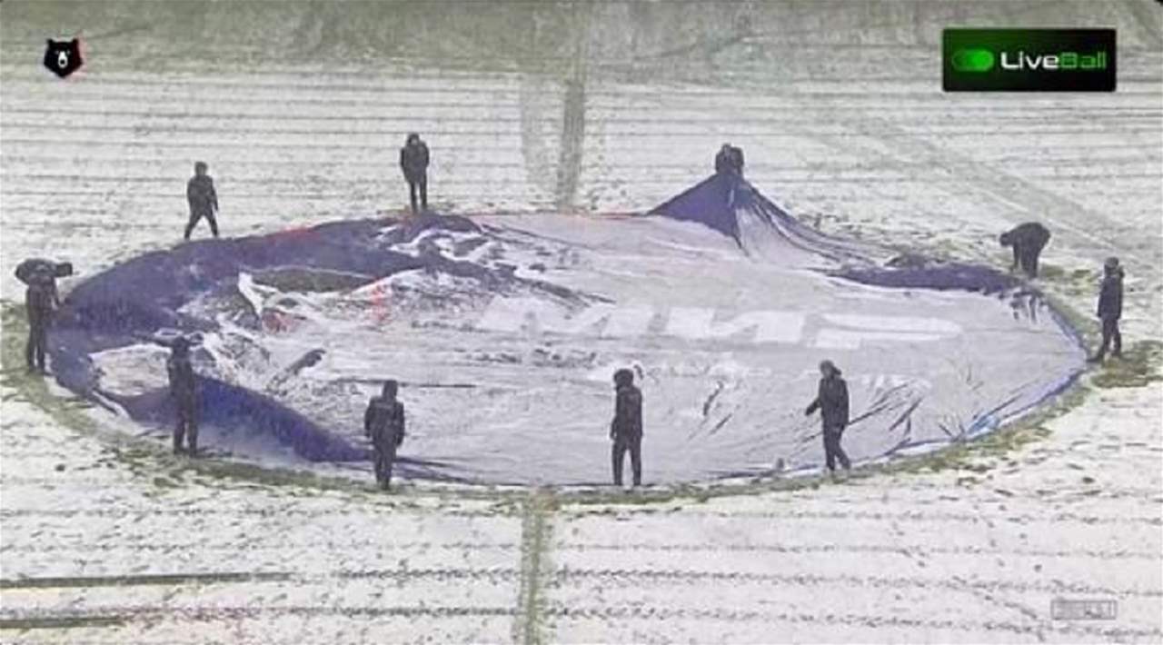 فيديو - ثلوج تُغرق الملعب ولا تُوقف المباراة !!