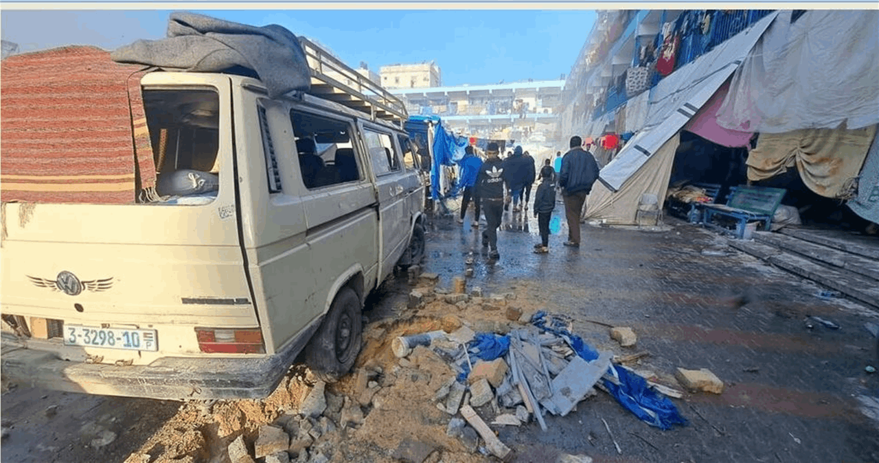 العدو الاسرائيلي استهدف مدرسة للنازحين في بيت لاهيا شمال القطاع 