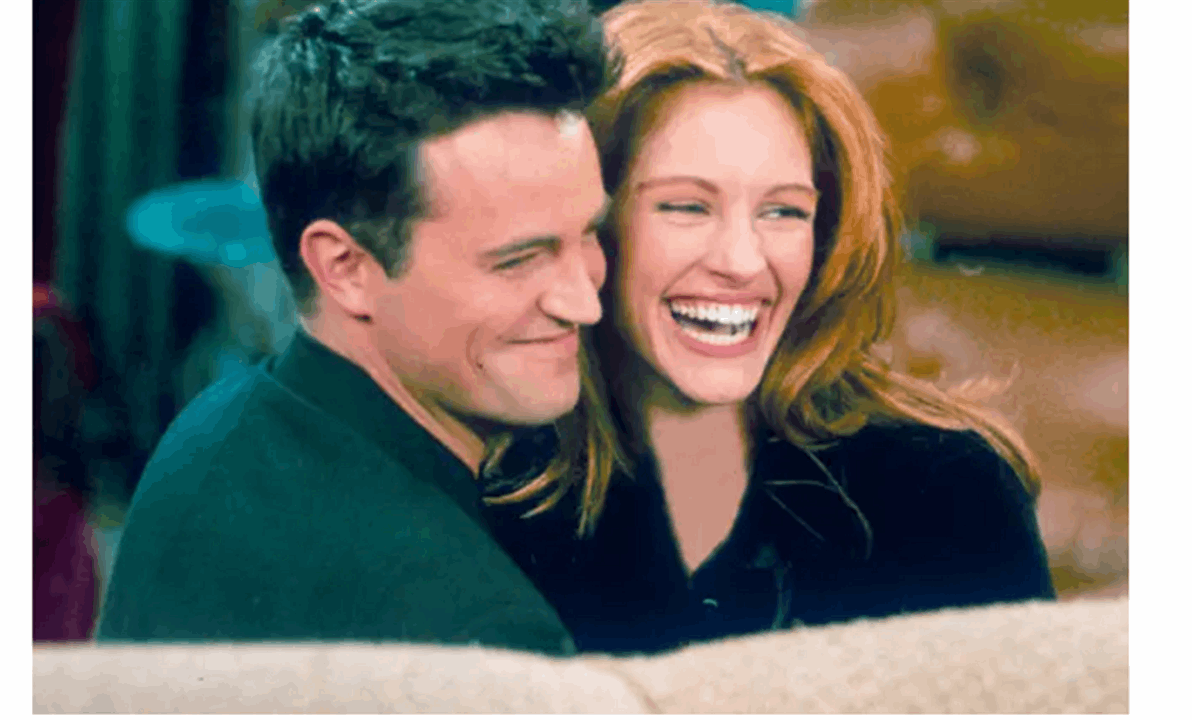 بعد اكثر من شهر على وفاته .. اول تعليق من جوليا روبرتس على وفاة حبيبها السابق ماثيو بيري 