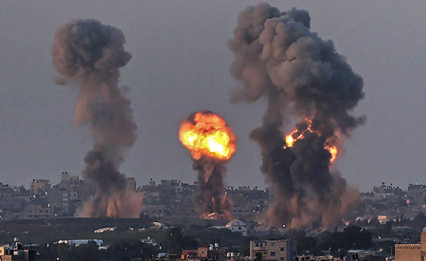 الإحتلال يكثف غاراته على مناطق عدة بالقطاع.. وقصف بقنابل حارقة على مراكز إيواء بجباليا