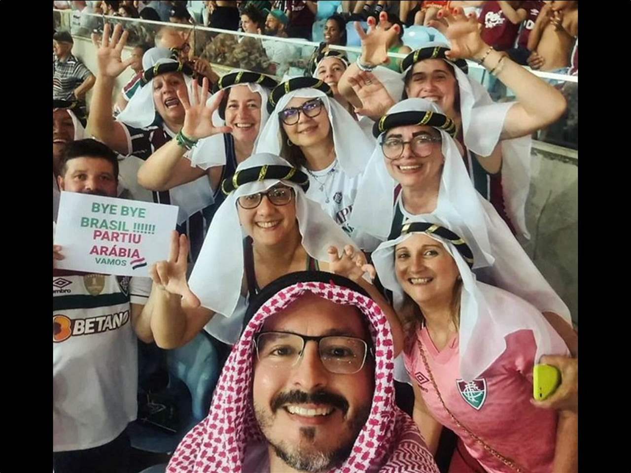 الجمهور البرازيلي استعد لكأس العالم للأندية بـ"الحطة والعقال" السعوديين
