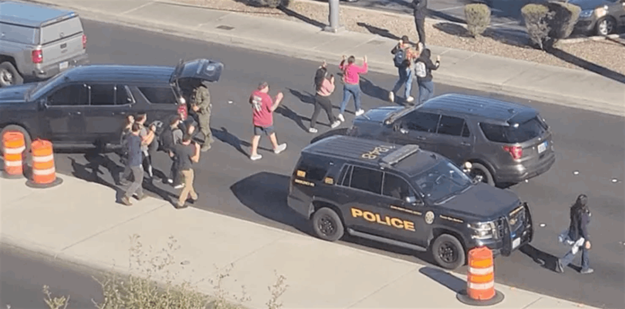  أستاذ جامعي يرتكب  جريــ مة بحق زملائه في احدى الجامعات الاميركية والشرطة تقــ تله 