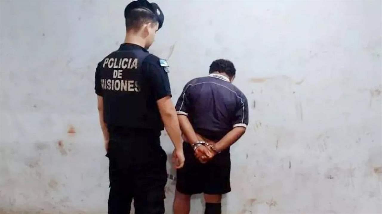 فيديو - حكم يطعن لاعباً بسكّين في صدره !!