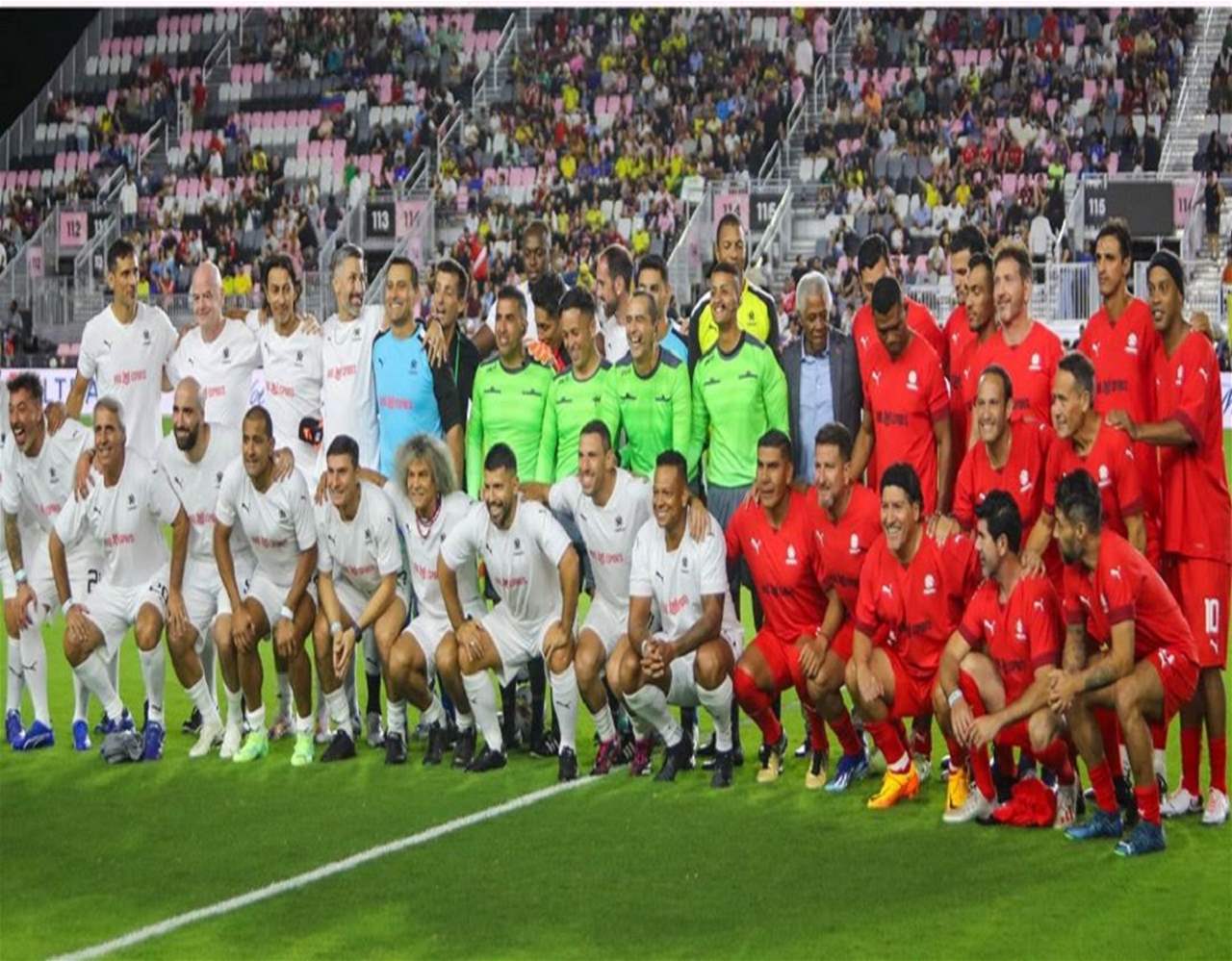 فيديو - رونالدينيو يسحر الجميع ويخسر أمام بولت