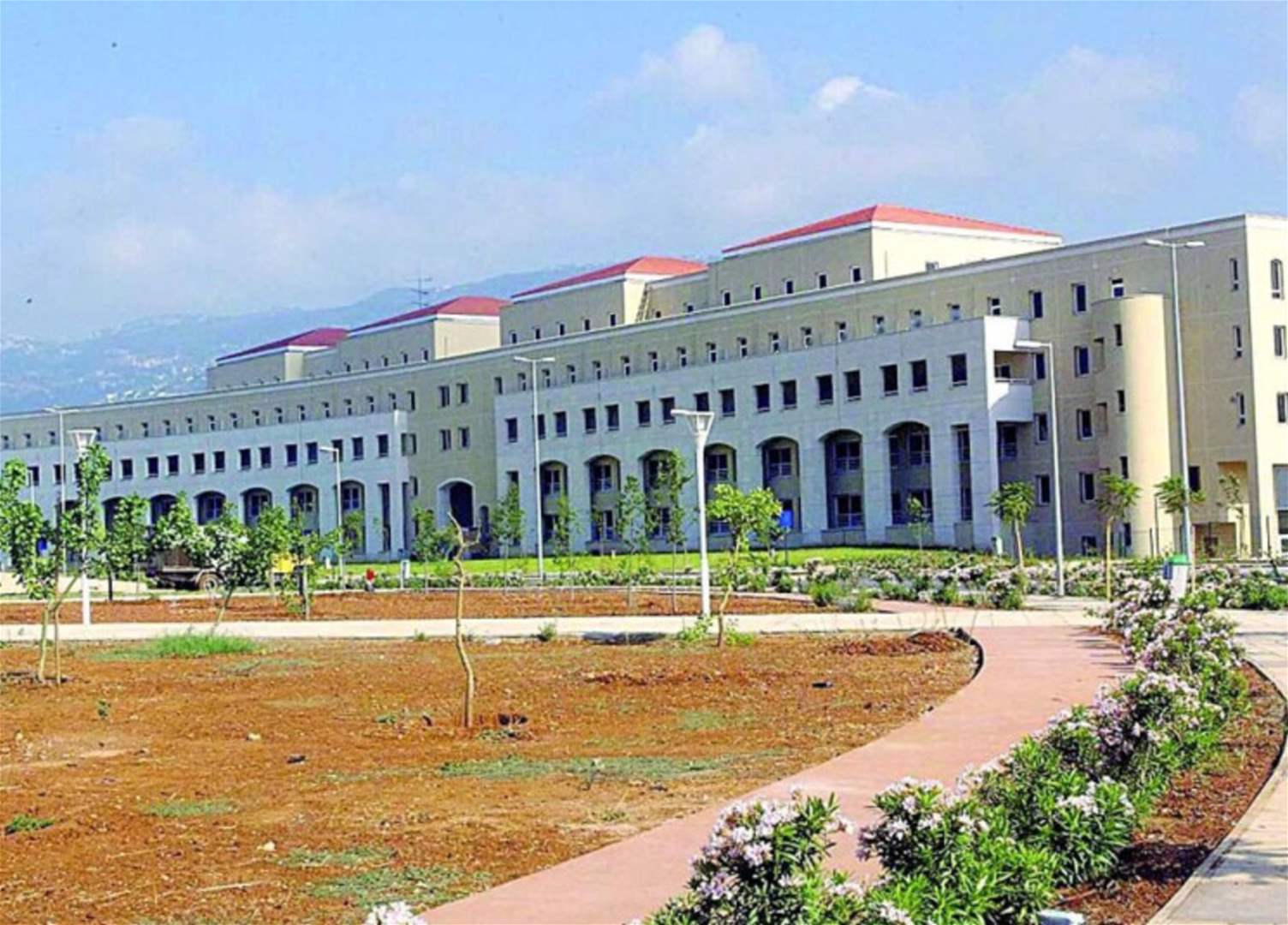 الجامعة اللبنانية تقفل ابوابها تضامناً مع القطاع 