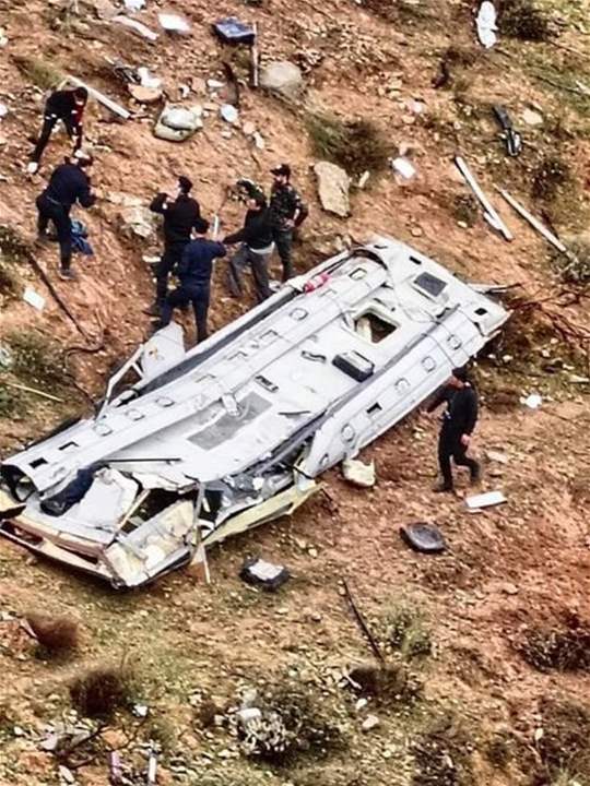 حادث سير مروع في الأردن... انقلاب حافلة ركاب يوقع ضحايا معظمهم طلاب 