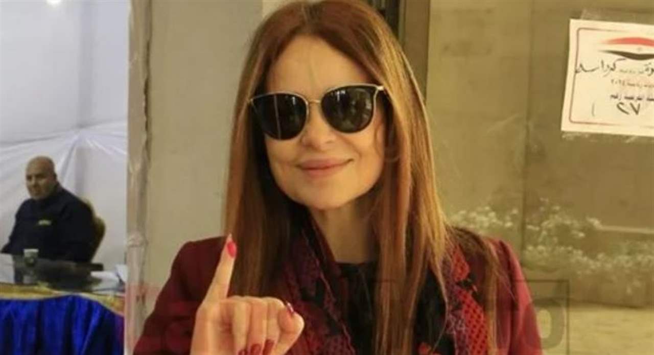 كارول سماحة تدلي بصوتها في الانتخابات الرئاسية المصرية