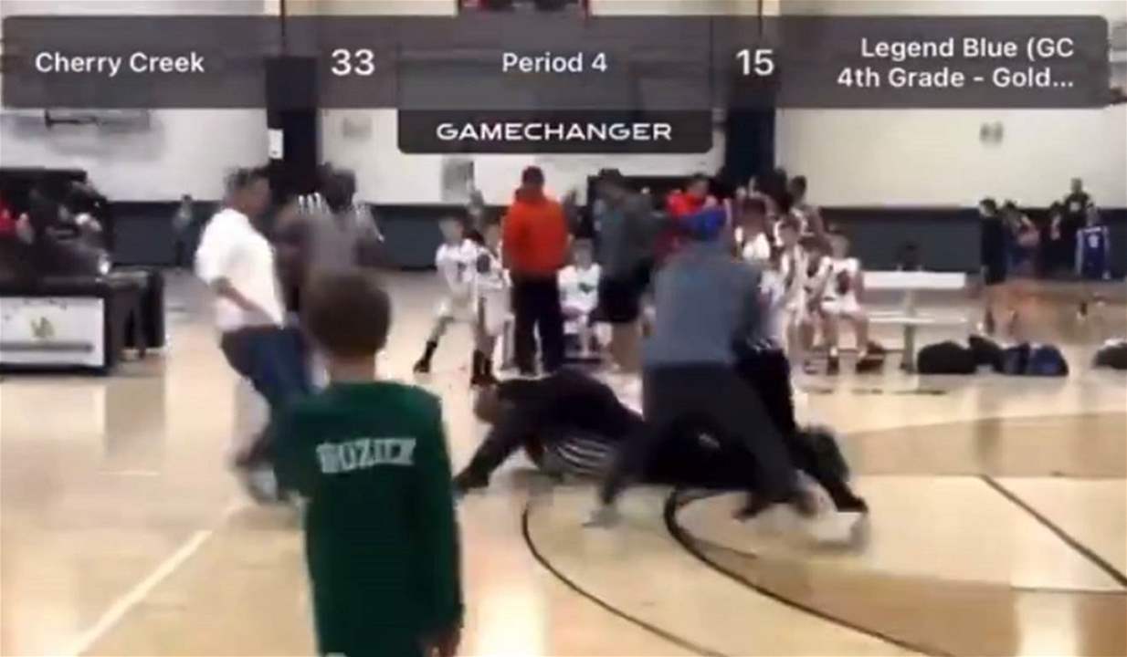 فيديو - مشاجرة ولكم بين حُكّام لمباراة أطفال !!