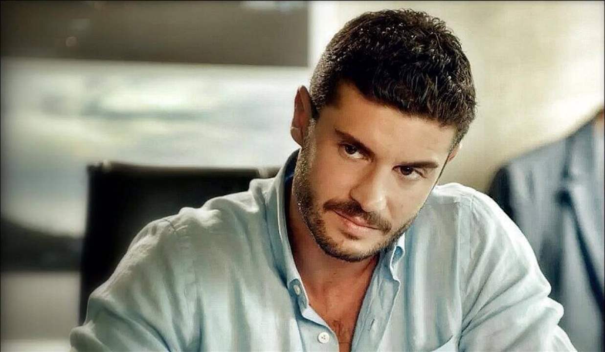 نجم مسلسل &quot;التفاح الحرام&quot; يكشف جنس مولوده الأول على طريقته الخاصة 