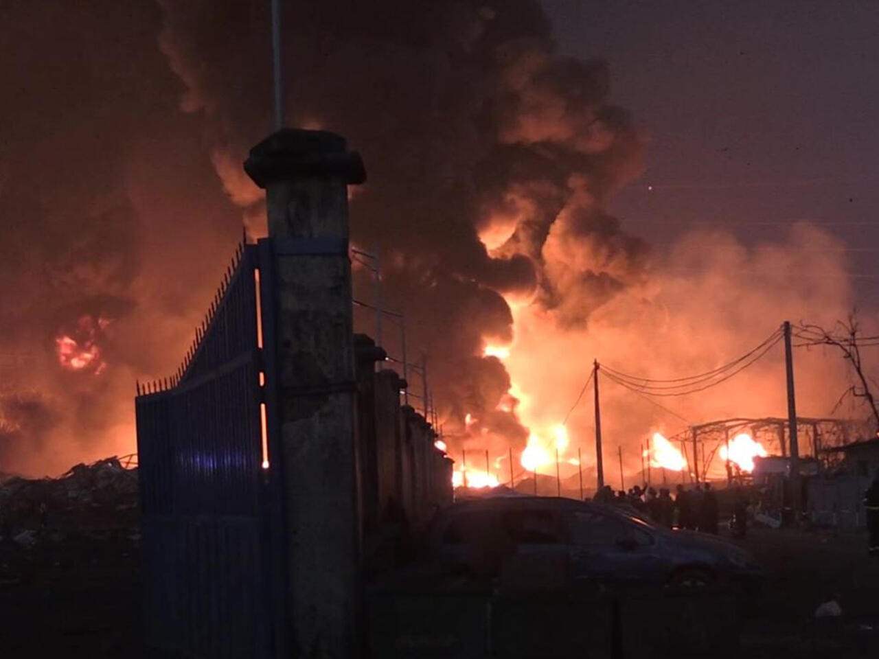 مصرع 11 شخصا على الأقل وإصابة قرابة مئة في حريق بكوناكري 