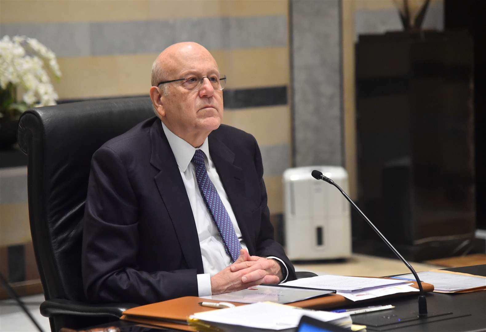 ميقاتي خلال الجلسة الحكومية: مصرون على ضرورة الاسراع في انتخاب رئيس للجمهورية وإعادة اكتمال عقد المؤسسات الدستورية 