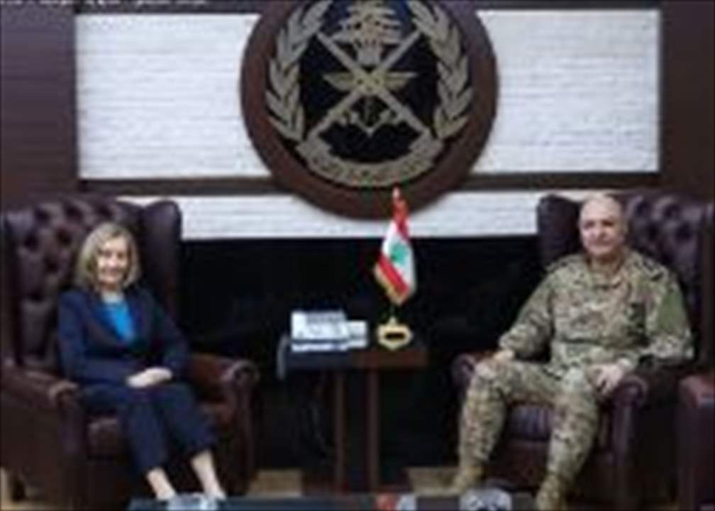 قائد الجيش التقى رئيسة لجنة الدفاع في مجلس الشيوخ الفرنسي لبحث الأوضاع العامة في البلاد ووضع المؤسسة العسكرية 