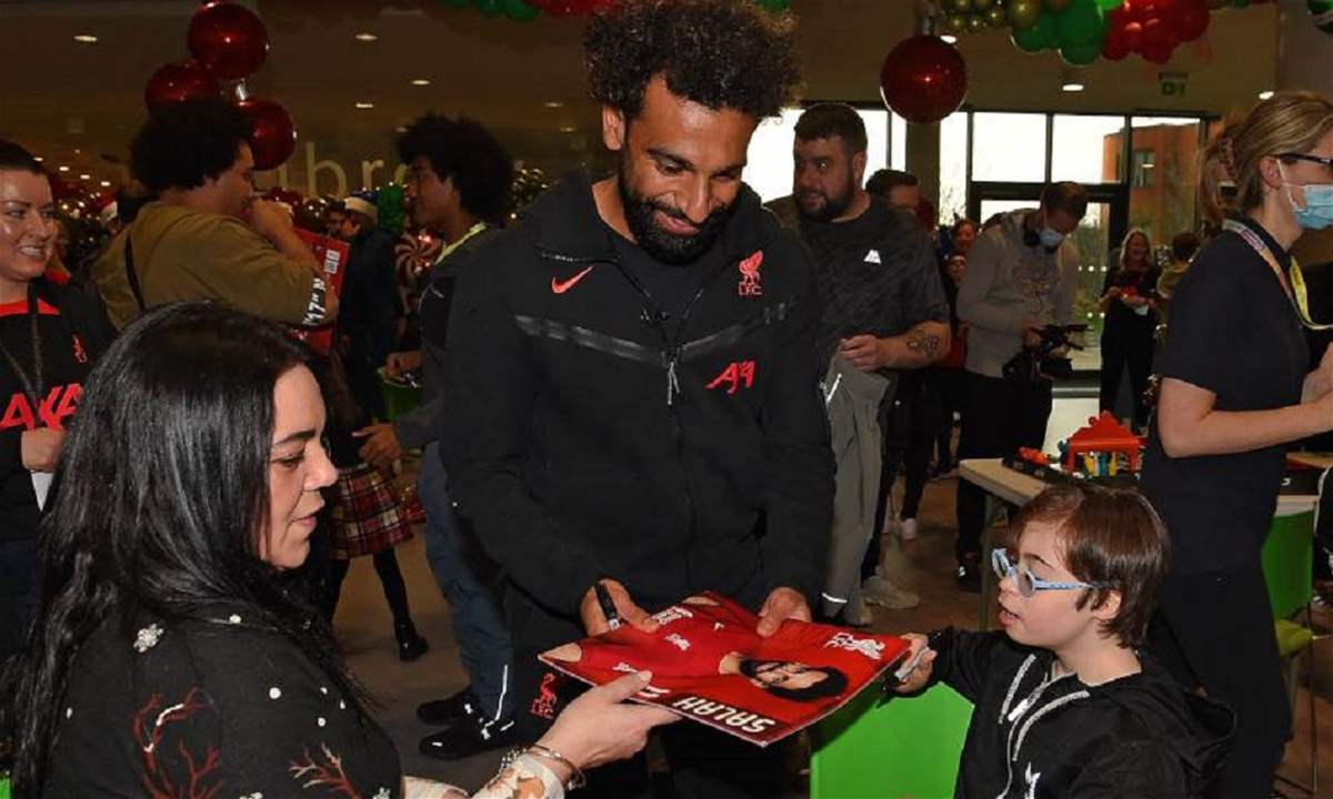 فيديو - صلاح ونجوم ليفربول مع الأطفال المُرضى لمناسبة الميلاد