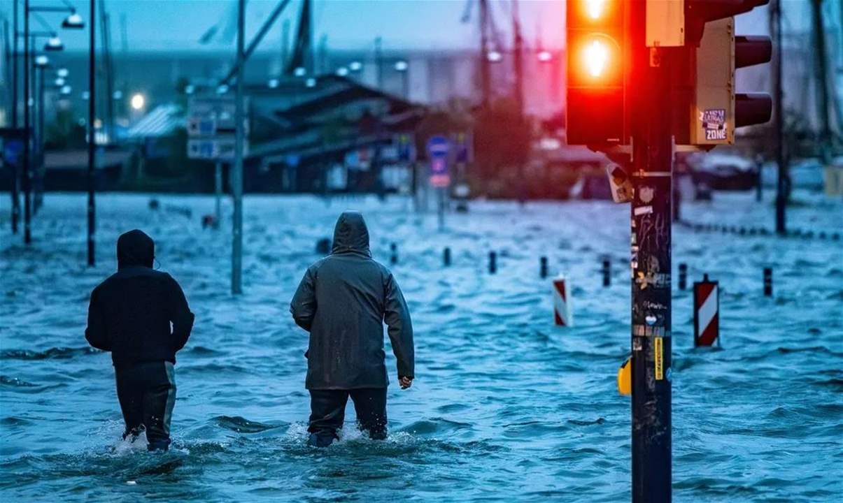  عاصفة تعطل خدمات قطارات ألمانيا.. وشجرة الكريسماس تقـ ـتل إمرأة غربي بلجيكا