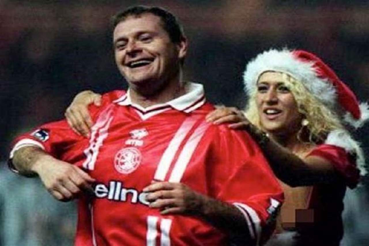 جاسكوين ينشر صورة "العاريتين" مجدداً .. ميلاد سعيد !!