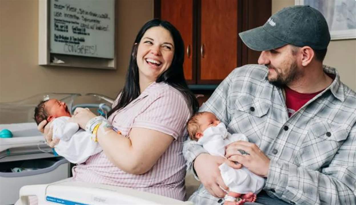 أم مزدوجة الرحم تضع توأمها في يومين متتاليين!