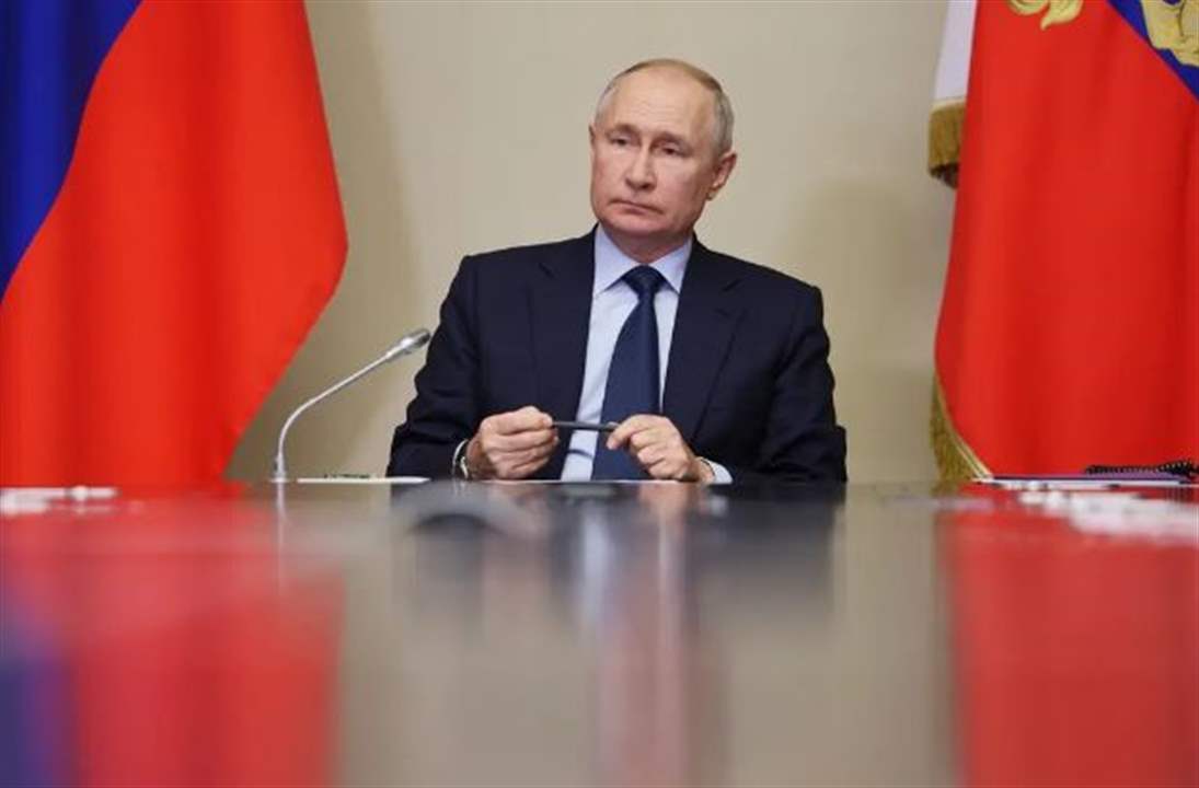 كرت شخصي لبوتين بمليوني روبل في مزاد علني... كتب عليه رقم هاتفه بخط يده