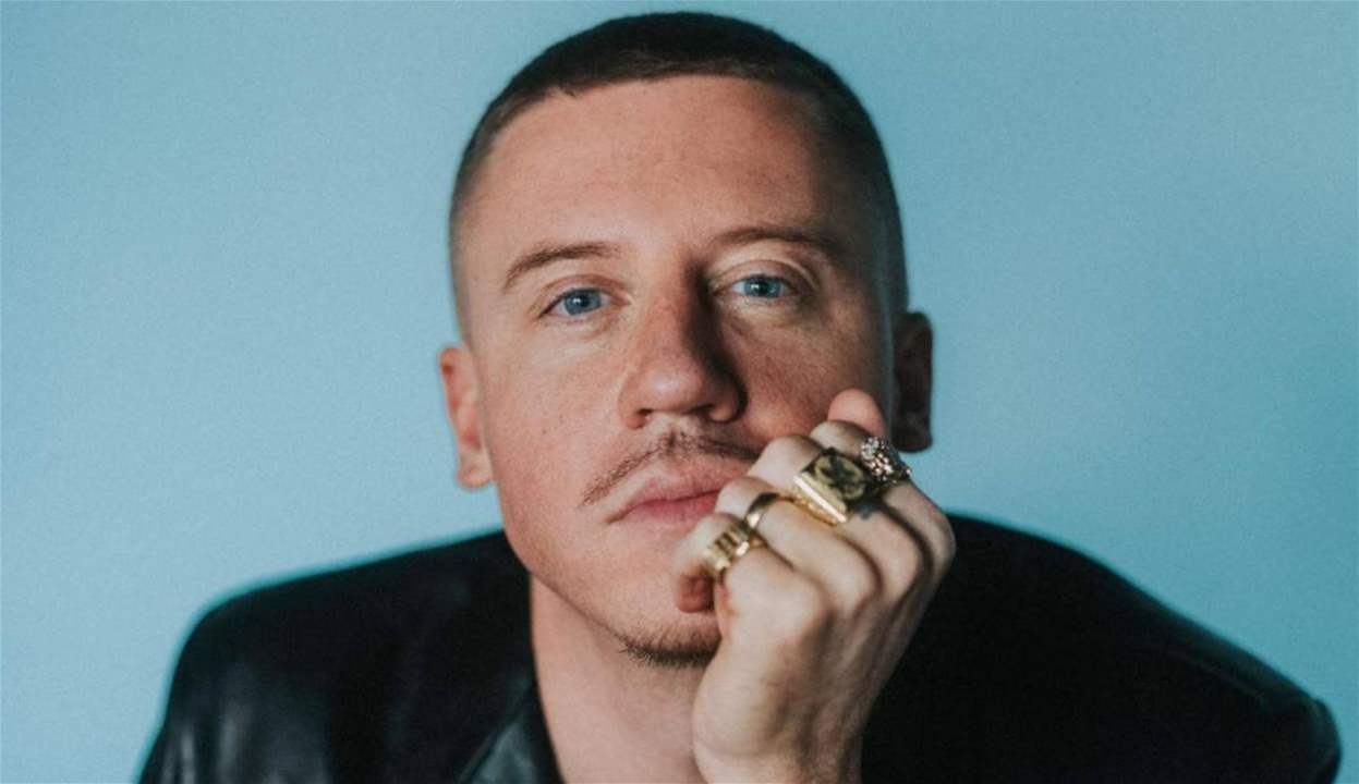 بالفيديو- نجم الأمريكي يتضامن مع غزة في نهاية حفله