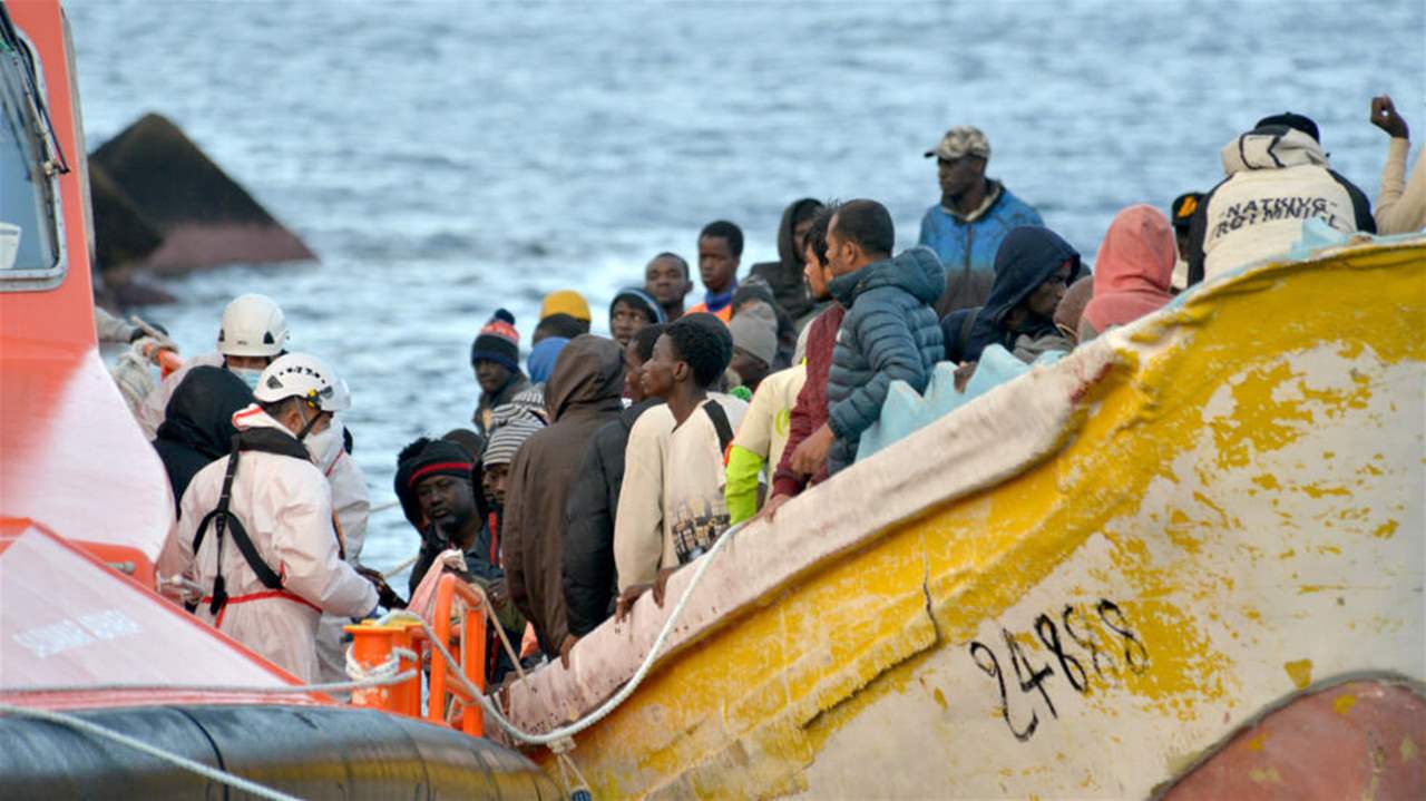 العثور على ثلاثة مهاجرين مفارقين الحياة قبالة جزر الكناري وإنقاذ 15