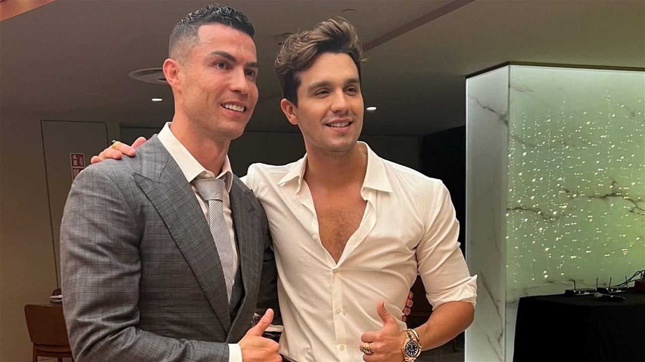 فيديو - رونالدو قدّم روليكس لفنّان أحيا رأس السنة وعيد ميلاد والدته