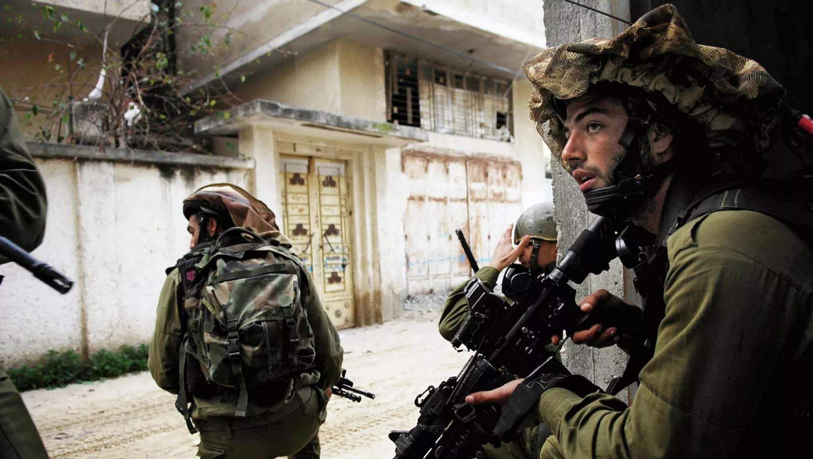  قوات خاصة &quot;إسرائيلية&quot; تحاصر مبنى في نابلس.. وإرتفاع كبير لعدد المعتقلين من غزة