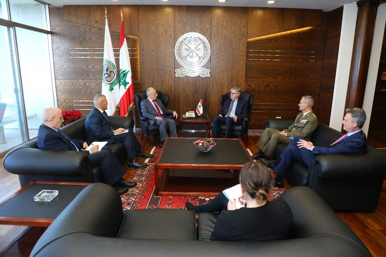 وزير الدفاع التقى لاكروا: لبنان يلتزم بقرارات الشرعية الدولية وعلى &quot;إسرائيل&quot; وقف عدوانها 