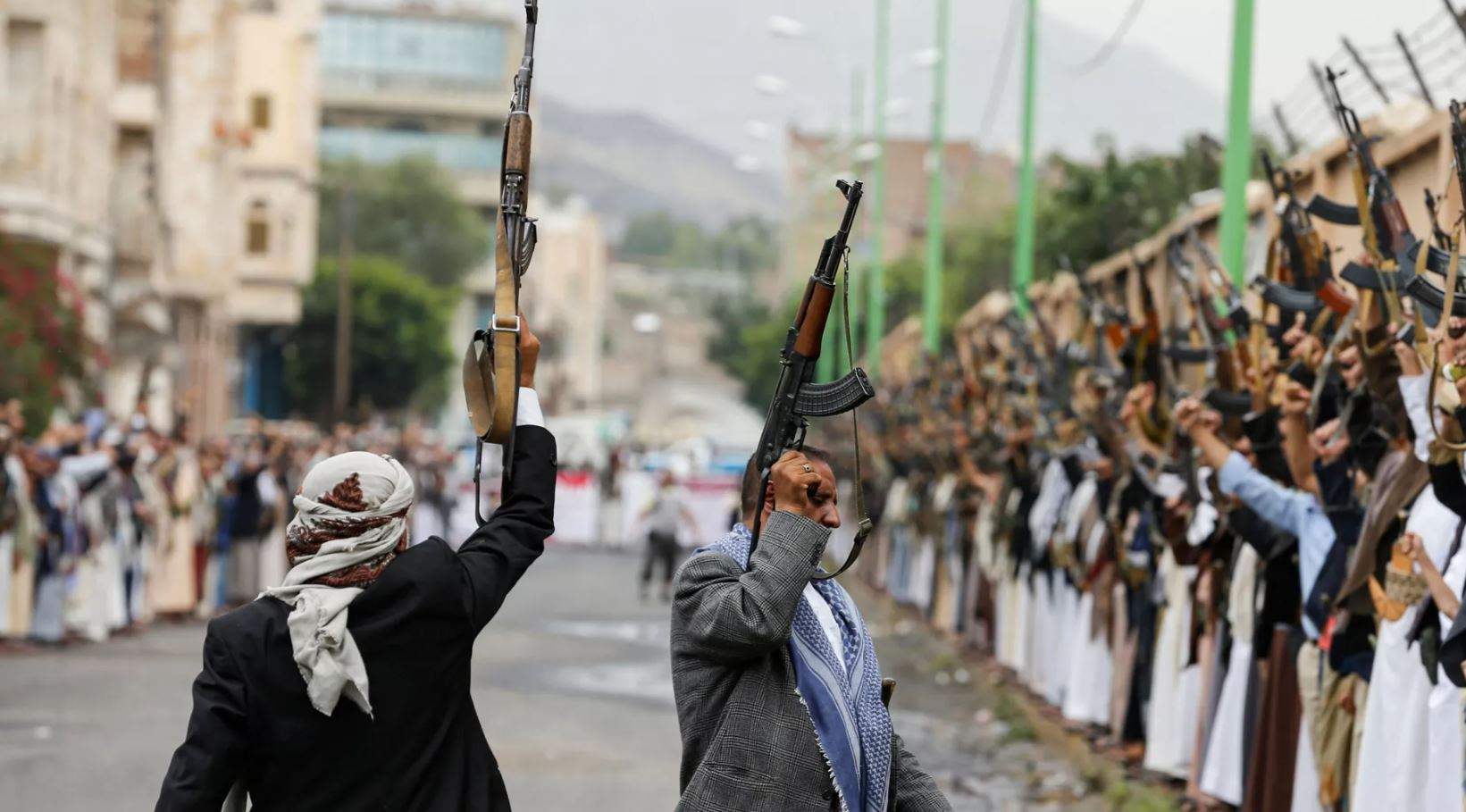 رويترز: قادة بالحرس الثوري وحزب الله يوجهون هجمات الحوثيين