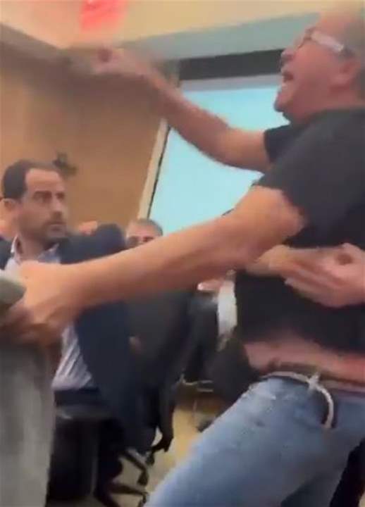 بالفيديو - أهالي الأسرى "الإسرائيليين" يقتحمون جلسة لجنة المالية في الكنيست 