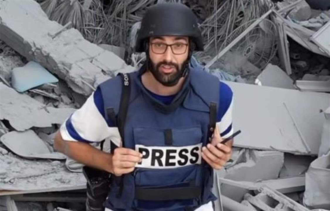 بالفيديو- معتز عزايزة ينهي مهمته ويغادر فلسطين: على أمل العودة لاعمارها