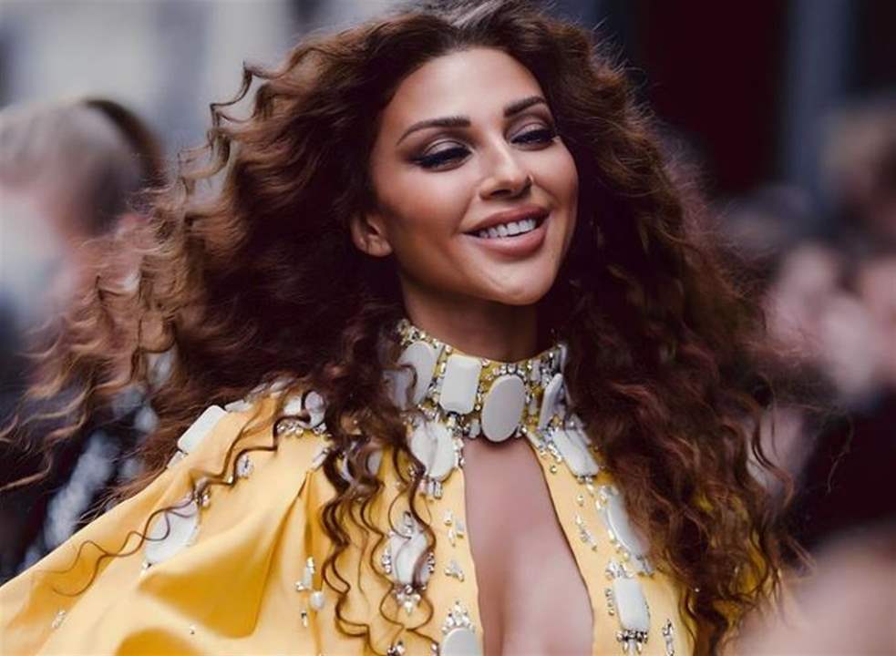 ميريام فارس تثير الجدل بإطلالتها في اسبوع الموضة والجمهور: كارثية وفاضحة