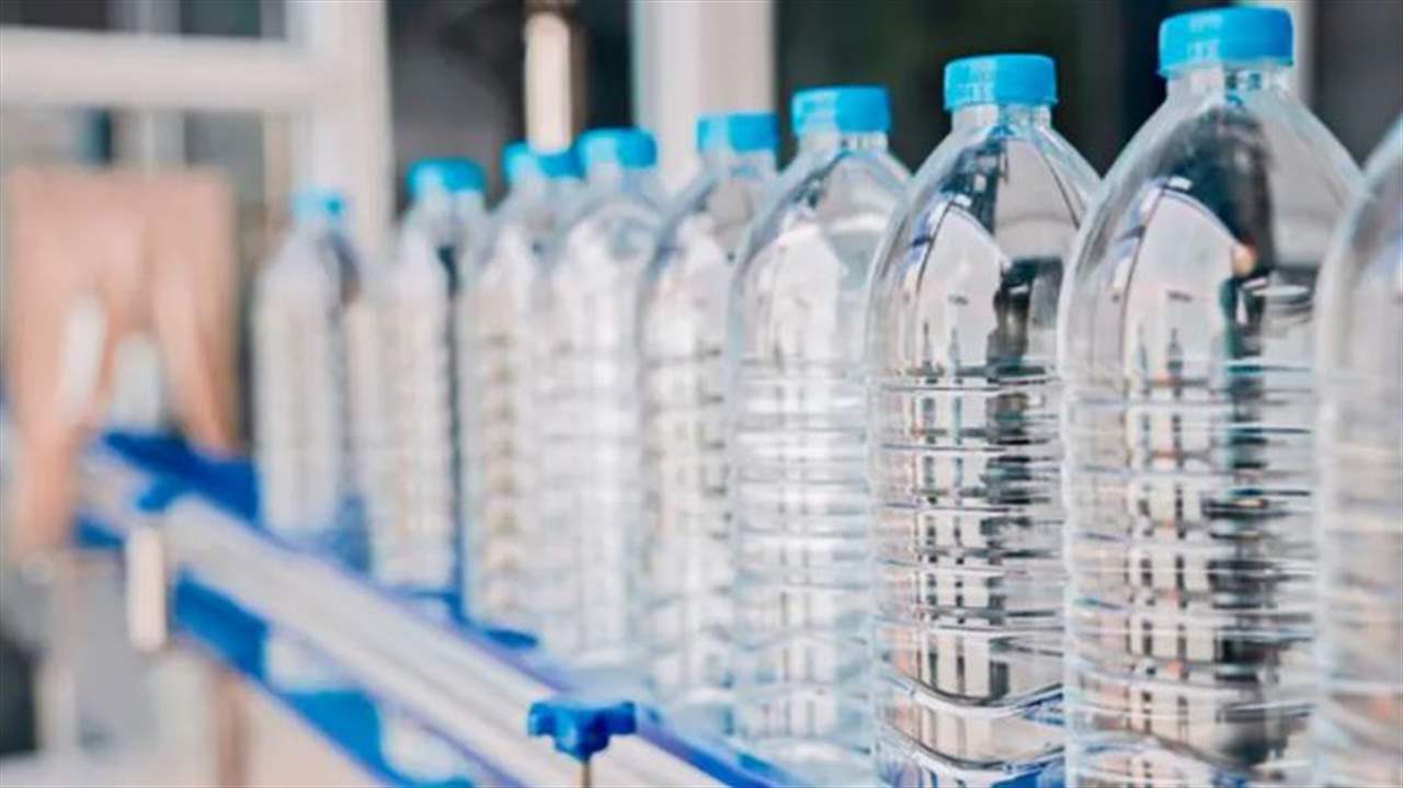 تعرفوا إلى مخاطر المياه المعبأة "بالقنينة البلاستيكية" 