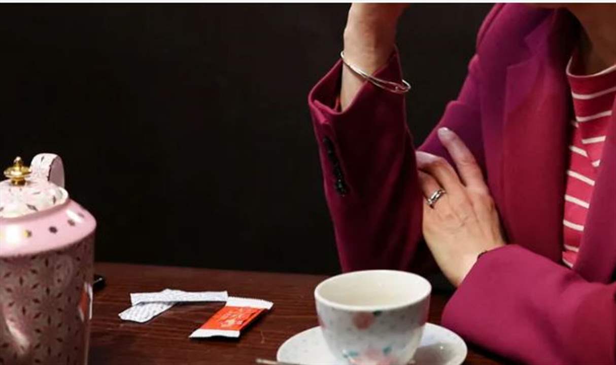  "الملح مع الشاي" ... نصيحة تثير عاصفة في فنجان ببريطانيا 