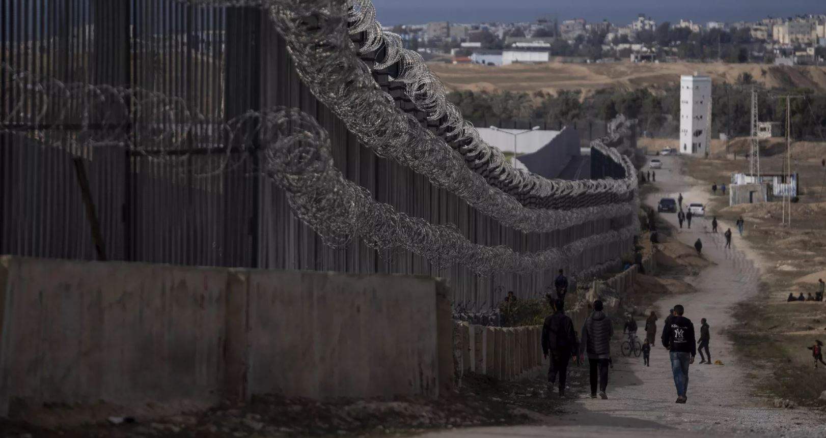 الديوان الأميري: أمير قطر بحث مع كاميرون سبل وقف إطلاق النار بغزة