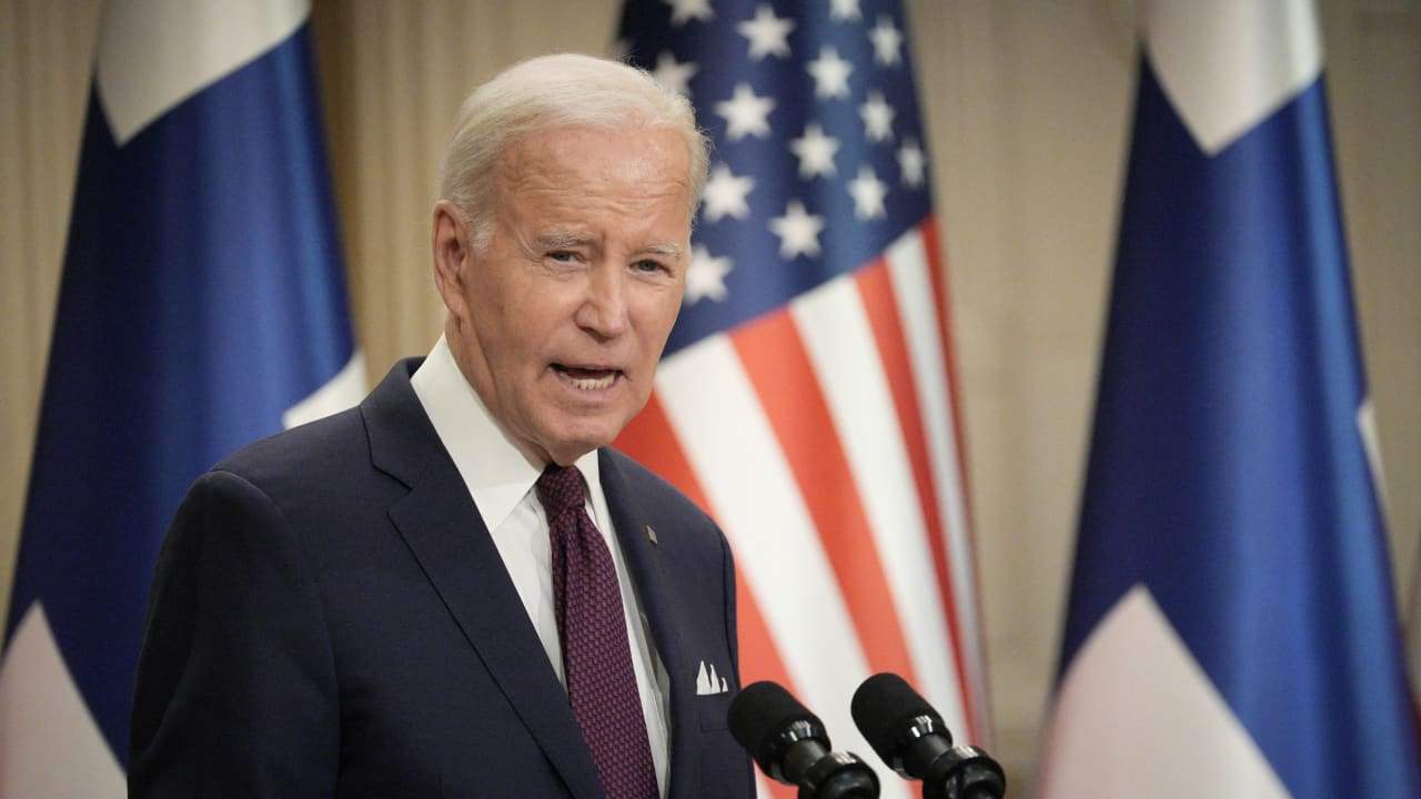  شاهد - بايدن يسمي ترامب بـ"الرئيس الحالي"