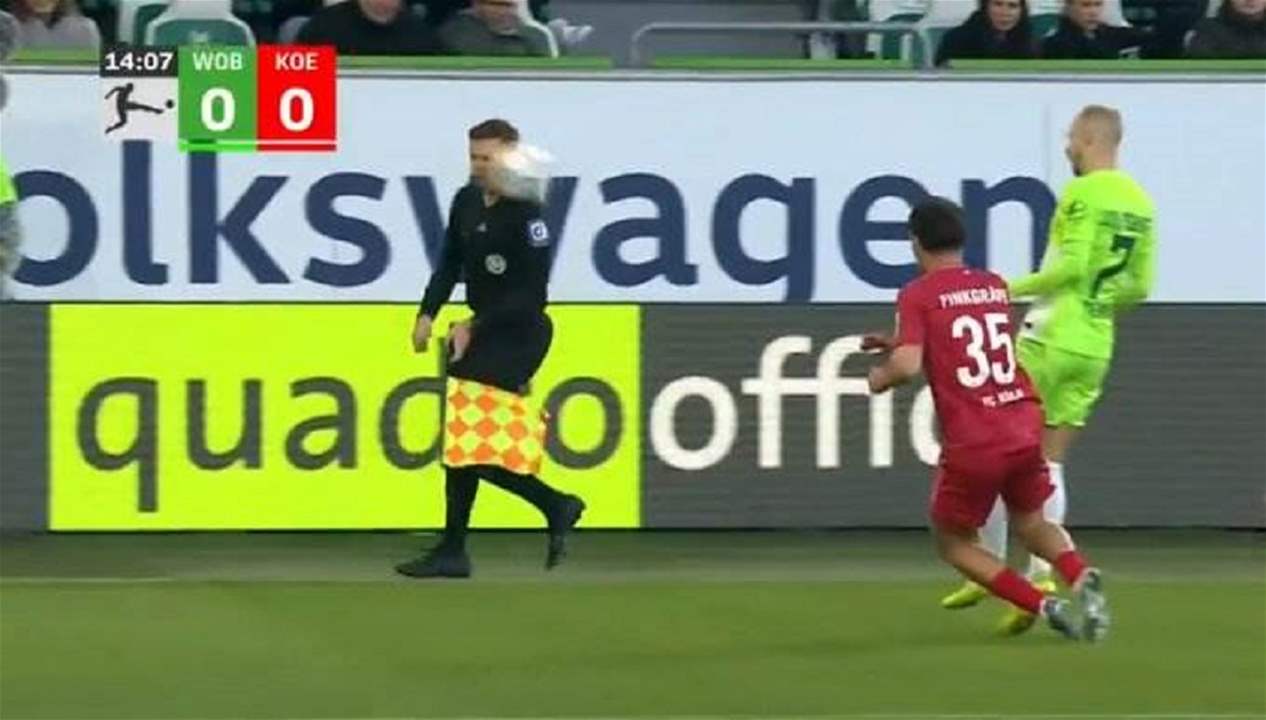 فيديو - متفرج مكان الحكم المُصاب في الدوري الالماني