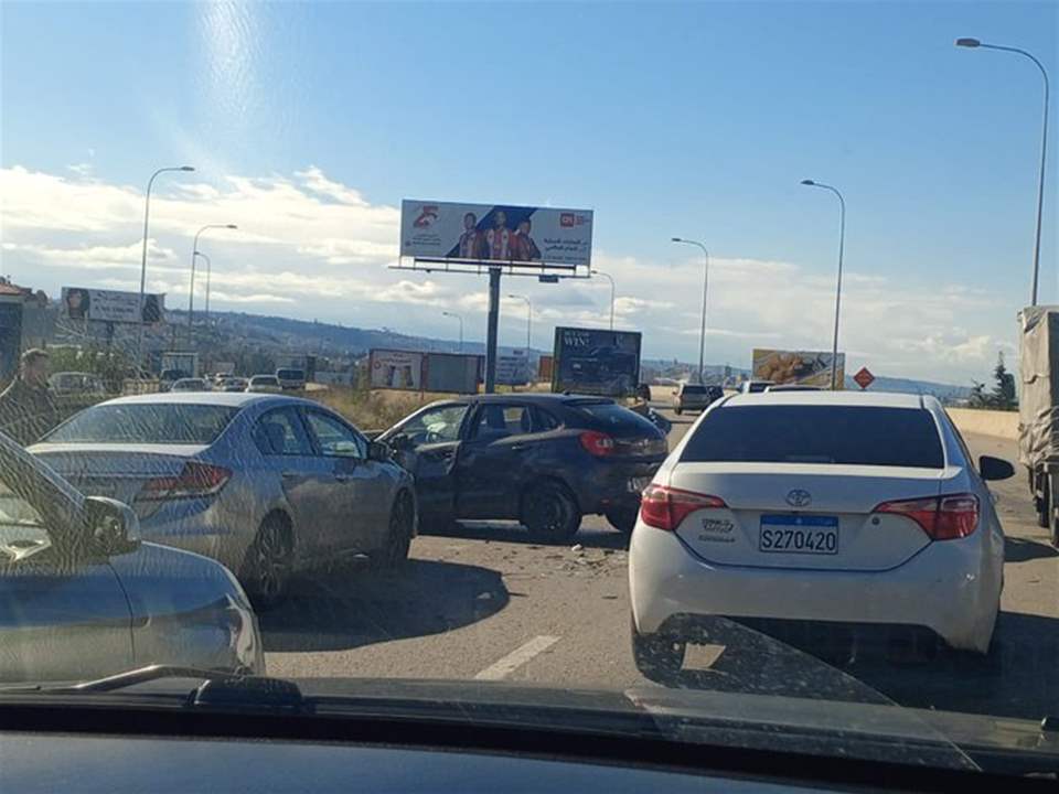 التحكم المروري : حادث سير على جسر الرميلة باتجاه الاولي - صيدا و حركة المرور ناشطة بالمكان