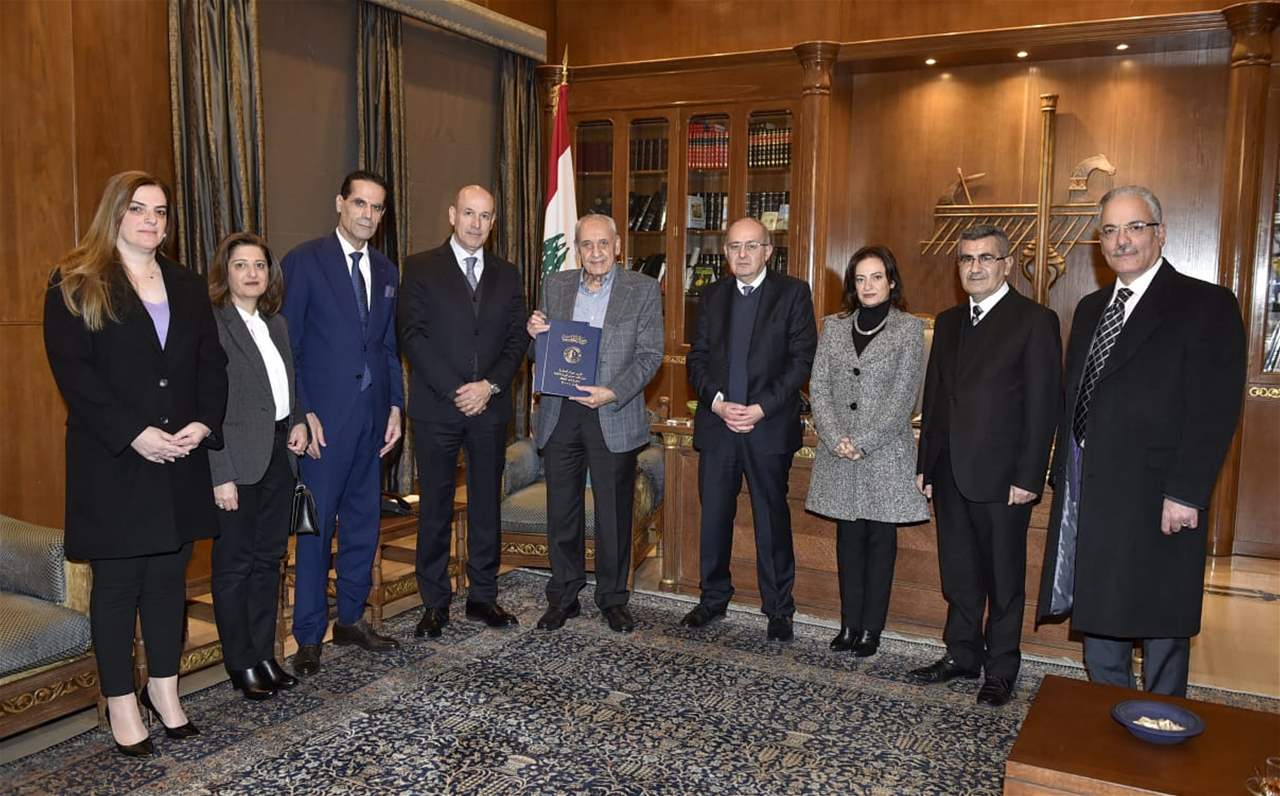 بري تسلّم من ديوان المحاسبة قطعي حسابات عن 2001 و 2002 وتقريراً خاصاً يتعلق بوزارة الإتصالات 