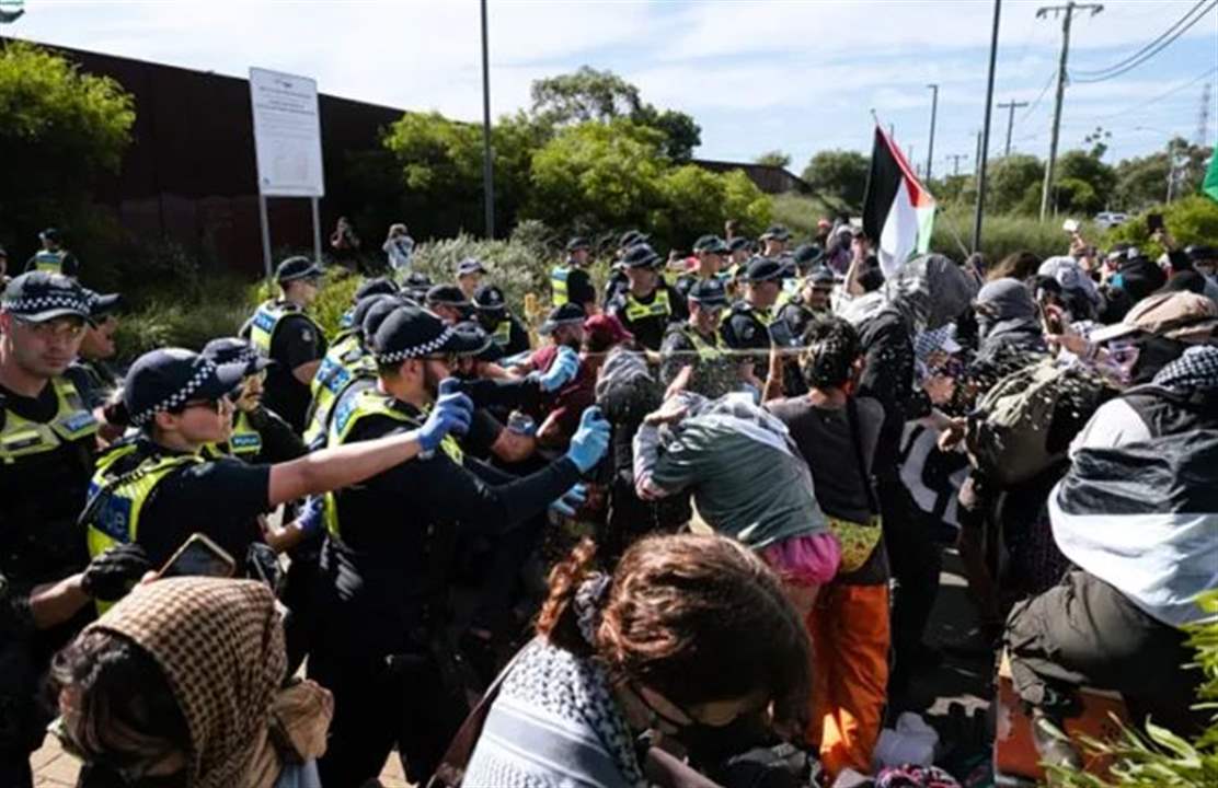 ناشطون أستراليون يحاولون منع سفن "إسرائيلية" من الرسو بميناء ملبورن