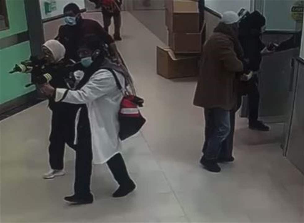 بالفيديو - جنود اسرائيليون تسللوا إلى مستشفى ابن سينا "بلباس مدني" 