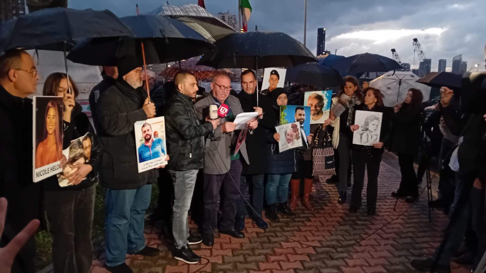  أهالي ضحايا إنفجار المرفأ لعويدات: التاريخ لن يرحمك