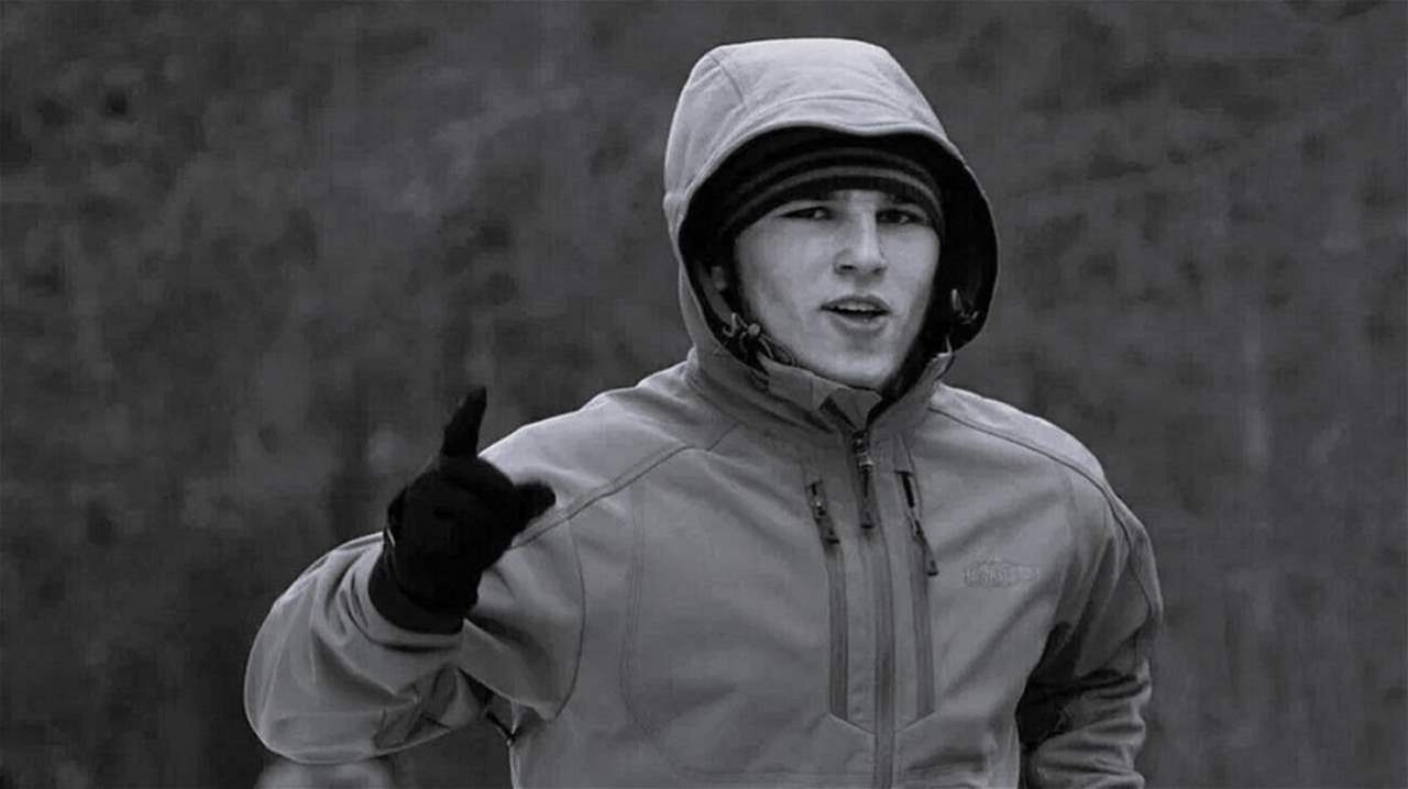 قتله بسع رصاصات انتقاماً على باب منزله