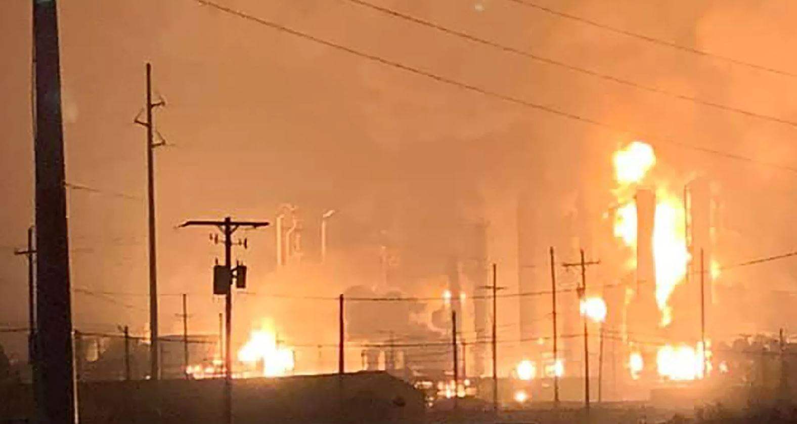  شاهد - إنفجار هائل لمصنع للكيماويات في الهند