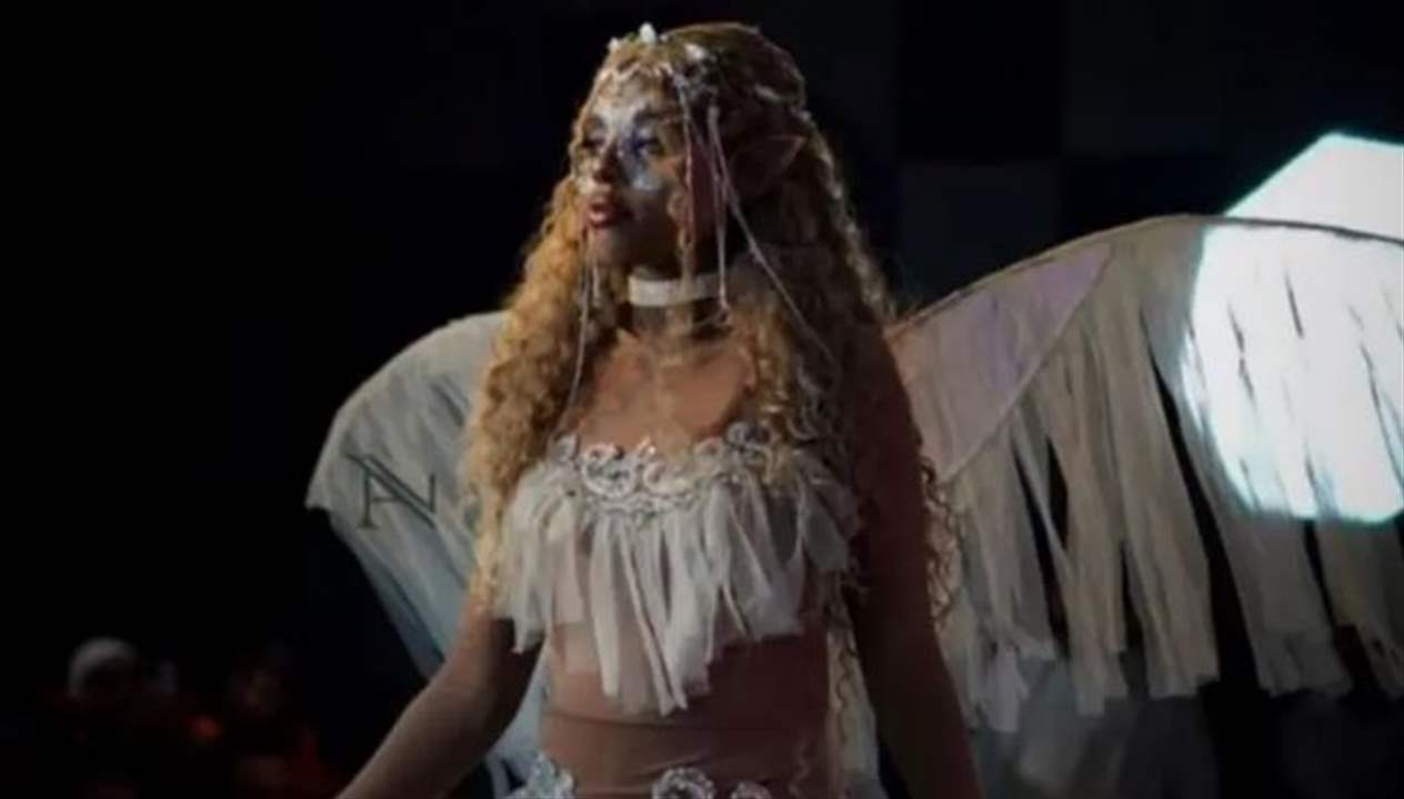 فتاة "عارية" بعرض أزياء تثير غضباً في العراق ... والاجهزة المعنية تتحرك 