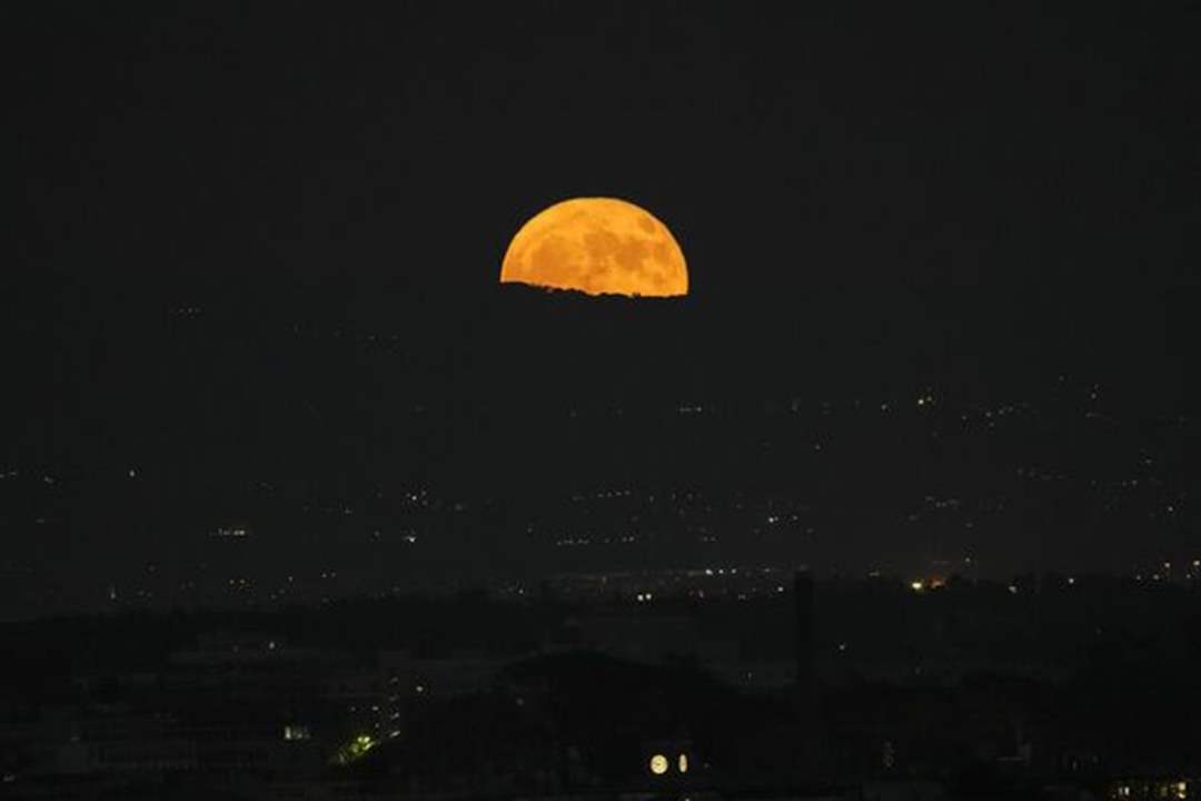 حجم القمر يتقلص... ما السبب وكيف يؤثر ذلك؟ 