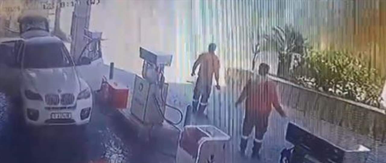 بالفيديو - لحظة الاعتداء الإسرائيلي على سيارة ودراجة نارية في بلدة جدرا بإقليم الخروب شمالي صيدا 