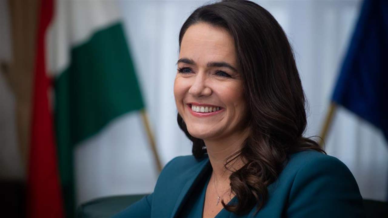 رئيسة المجر تعترف بخطئها وتستقيل من منصبها 